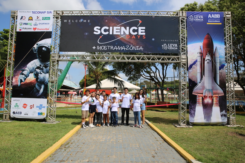 Alunos do SESI ocupam Shopping Sumaúma com exposição de ciência e